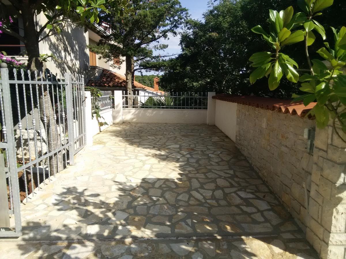 Apartments Villa Mavero Banjole Exterior foto