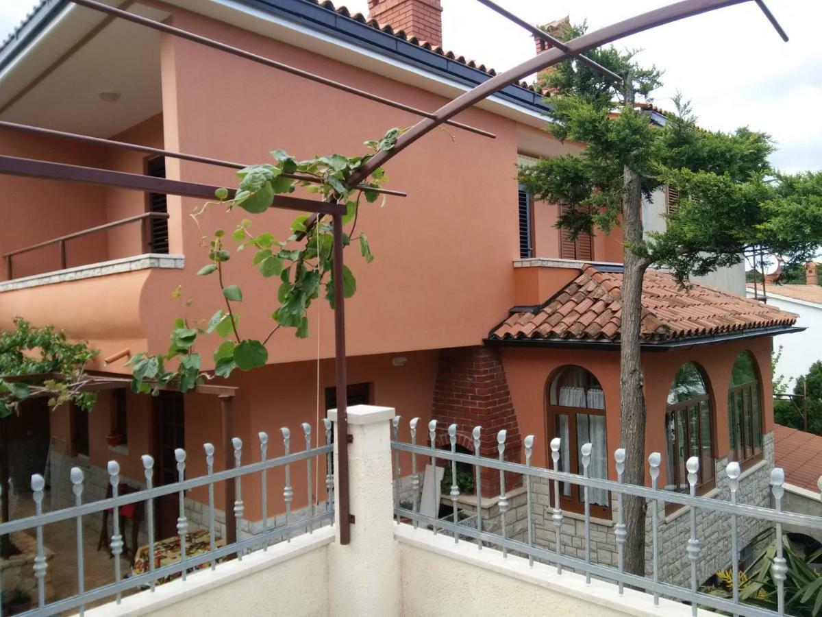 Apartments Villa Mavero Banjole Exterior foto