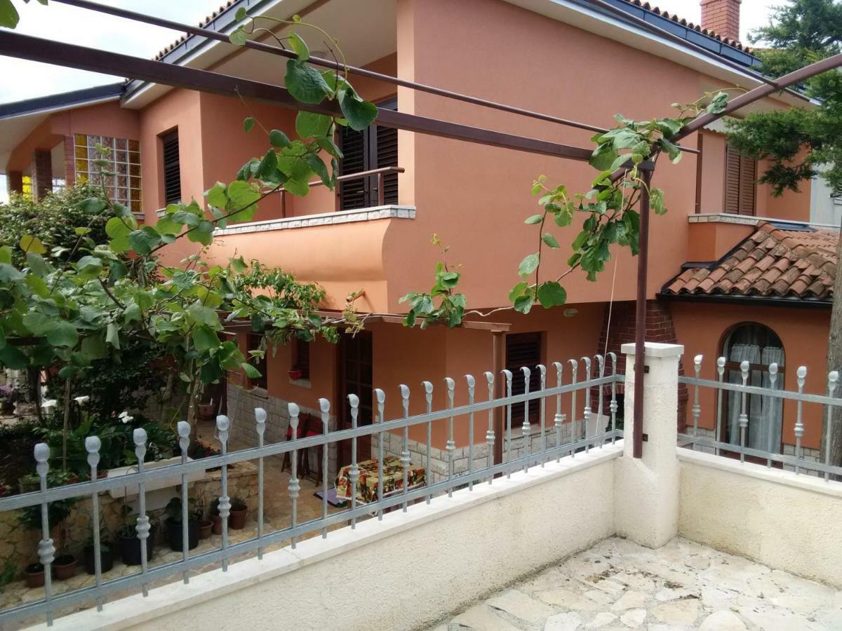Apartments Villa Mavero Banjole Exterior foto