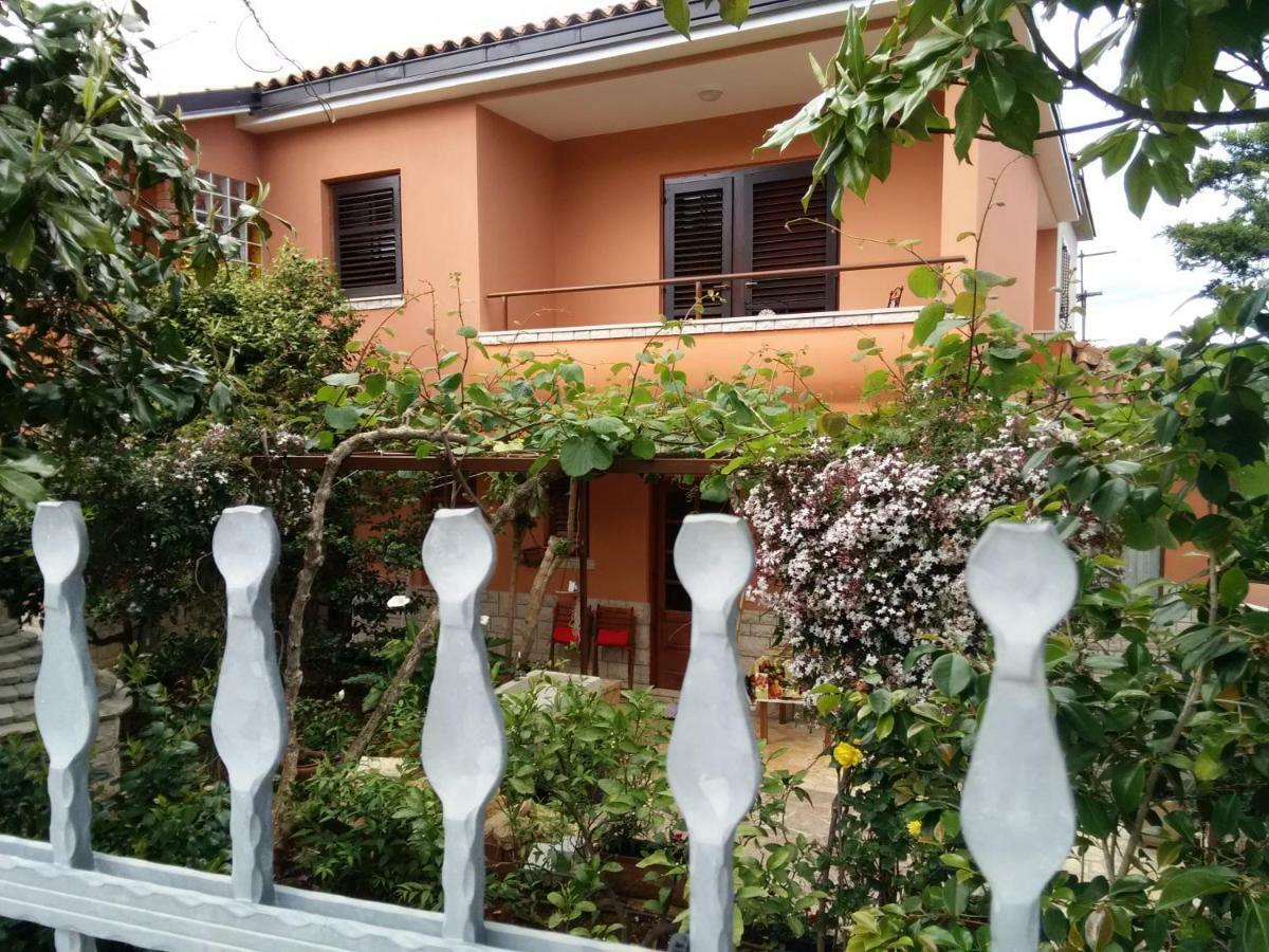 Apartments Villa Mavero Banjole Exterior foto